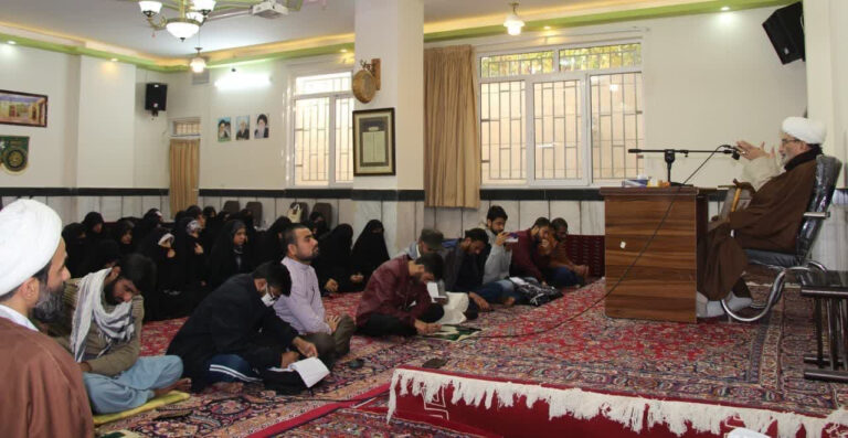 دیدار جمعی از طلاب جامعةالمصطفی خراسان با آیت‌الله اشرفی شاهرودی + تصاویر